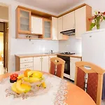 Apartamento With A Parking Space - 22800 Split