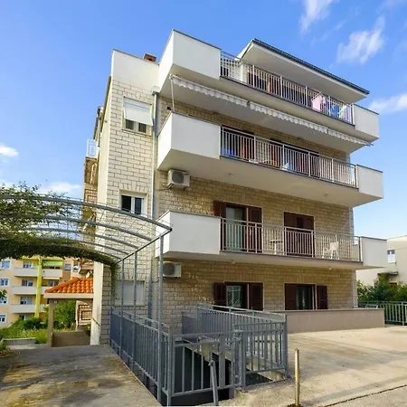 Daire With A Parking Space - 22800 Split
