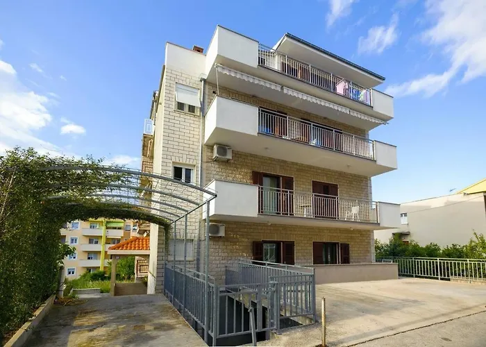 Daire With A Parking Space - 22800 Split