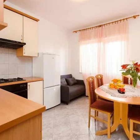 With A Parking Space - 22800 Split